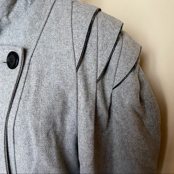 VINTAGE | Long woollen coat with shoulder and sleeve details | Size 14 - Picture 2 of 16